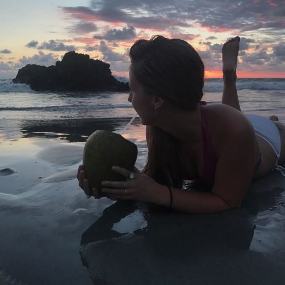 Meet your Posher, Camilia - Picture 1 of 1